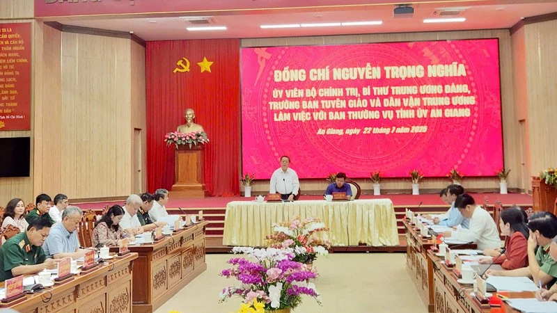 Quang cảnh buổi làm việc.