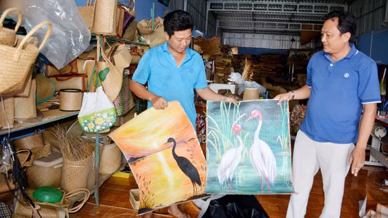 Sản phẩm làm từ cỏ bàng ở Giang Thành.