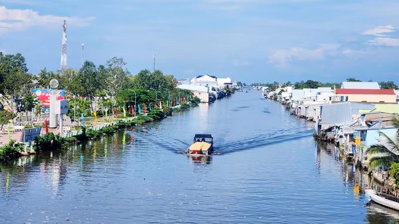 Kênh xáng Chắc Băng, xã Vĩnh Phong.
