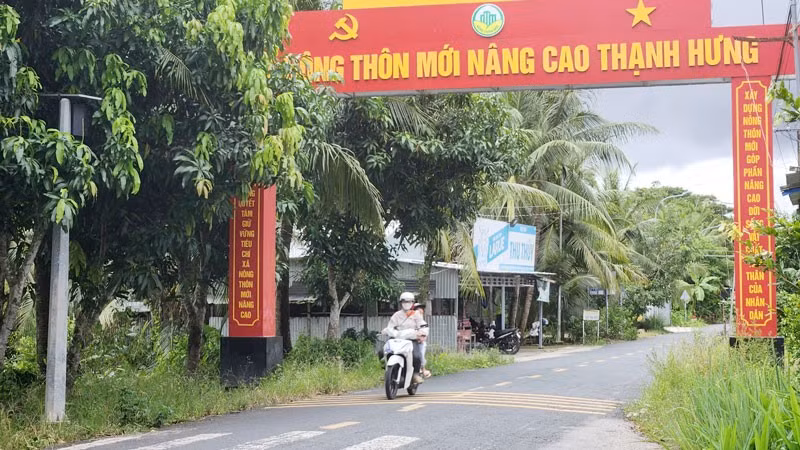 Đường vào trung tâm xã Thạnh Hưng.