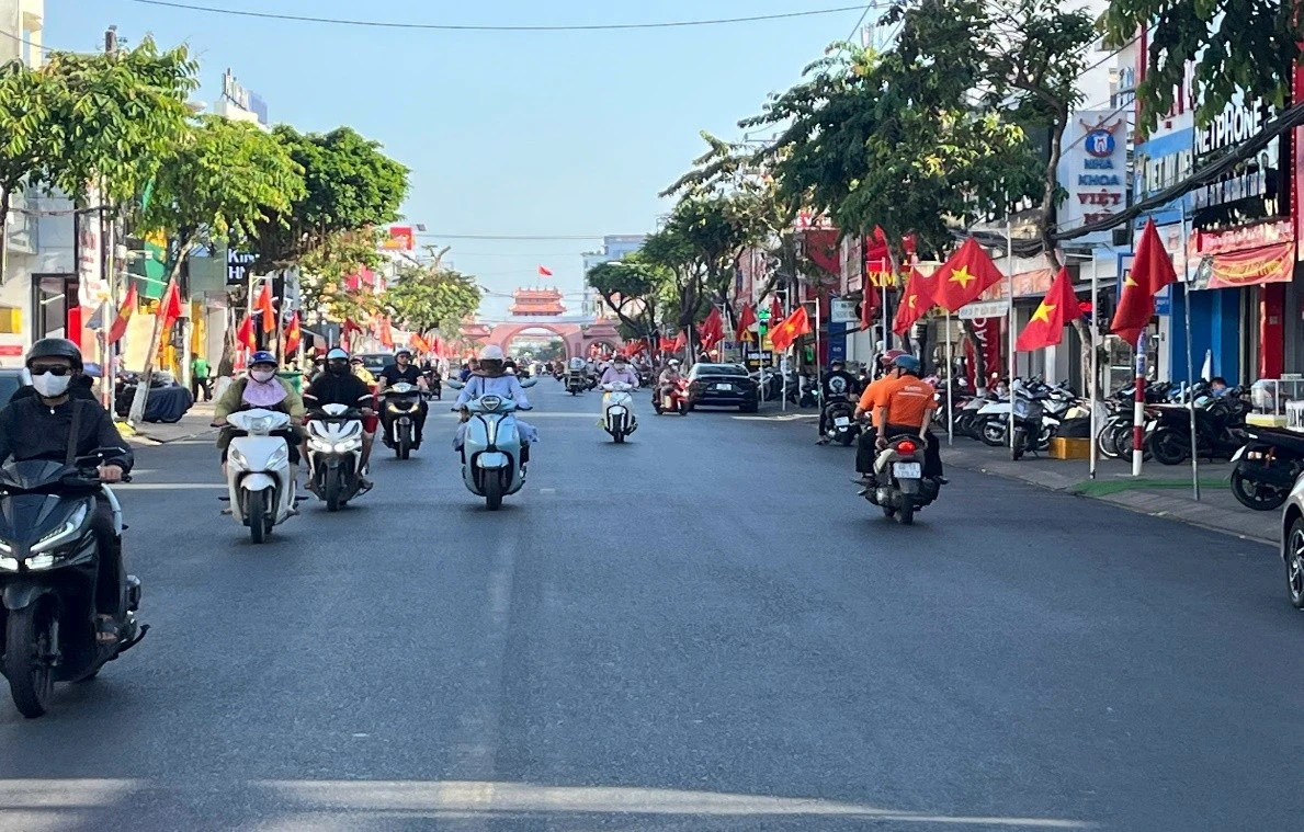 Cờ hoa trên đường phố ở Rạch Giá.