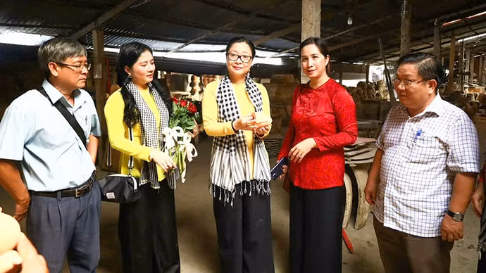 anh-4-lang-gom-thanh-duc.jpg