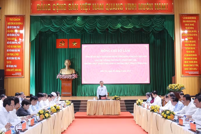 vna-potal-tong-bi-thu-lam-viec-voi-ban-thuong-vu-tinh-uy-ben-tre-va-thuong-truc-cac-tinh-uy-tra-vinh-vinh-long-8070170.jpg