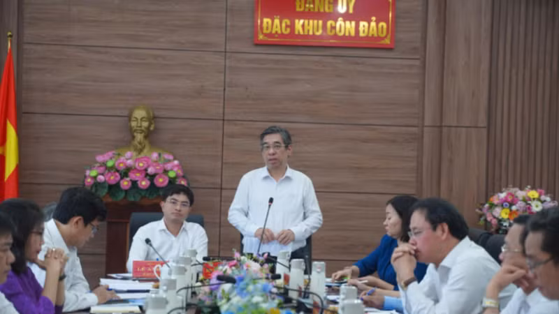 Phó Bí thư Thành ủy, Chủ tịch Ủy ban Mặt trận Tổ quốc Việt Nam Thành phố Hồ Chí Minh Nguyễn Phước Lộc phát biểu tại buổi làm việc. (Ảnh: A.H)