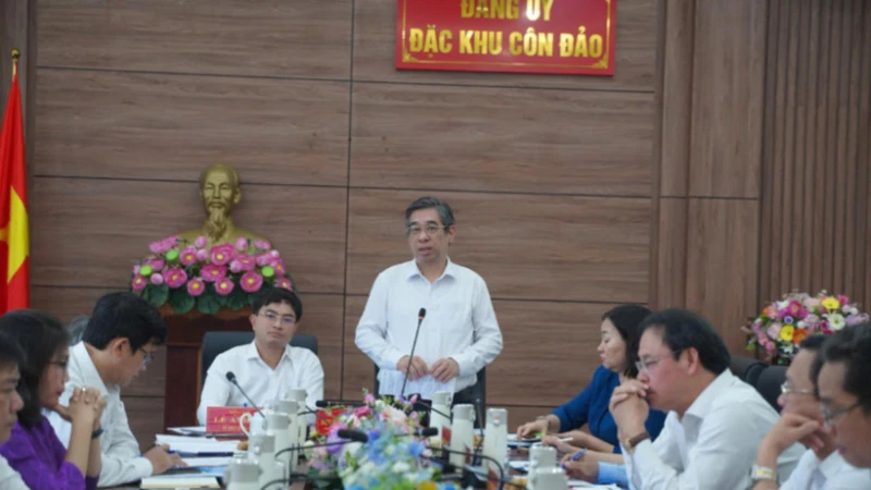 Phó Bí thư Thành ủy, Chủ tịch Ủy ban Mặt trận Tổ quốc Việt Nam Thành phố Hồ Chí Minh Nguyễn Phước Lộc phát biểu tại buổi làm việc. (Ảnh: A.H)