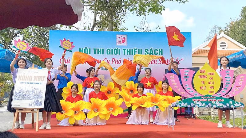 Thiếu nhi Đồng Tháp tham gia thi giới thiệu sách tại Khu di tích Nguyễn Sinh Sắc.