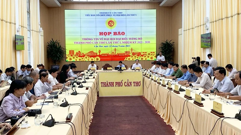 Quang cảnh buổi họp báo.