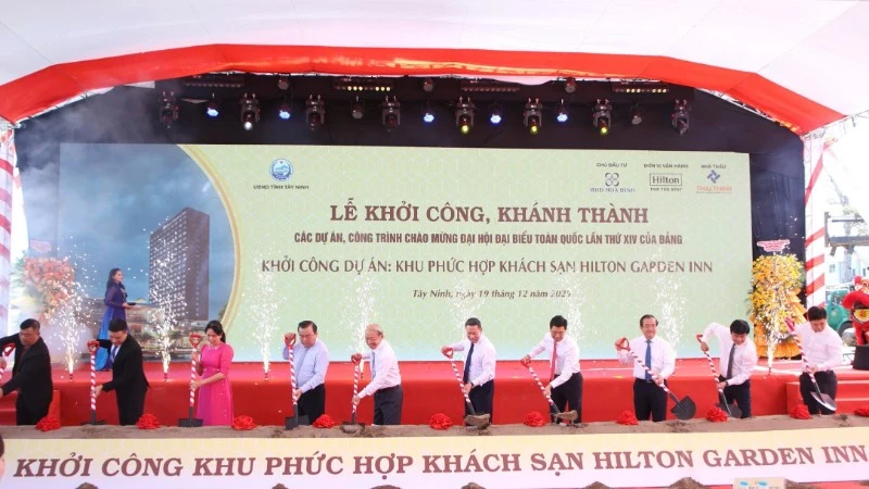 Lãnh đạo tỉnh Tây Ninh và nhà đầu tư động thổ khởi công Khu phức hợp khách sạn phức hợp Hilton Garden INN.