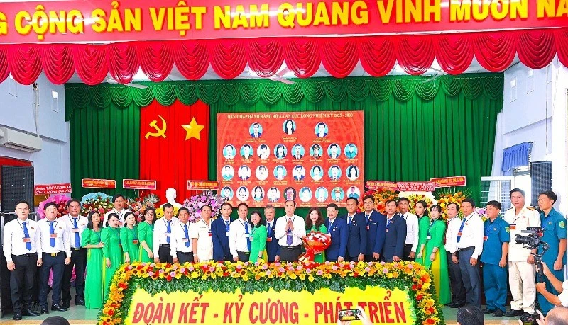 Đảng bộ, chính quyền và Nhân dân, thể hiện quyết tâm xây dựng An Lục Long phát triển nhanh và bền vững