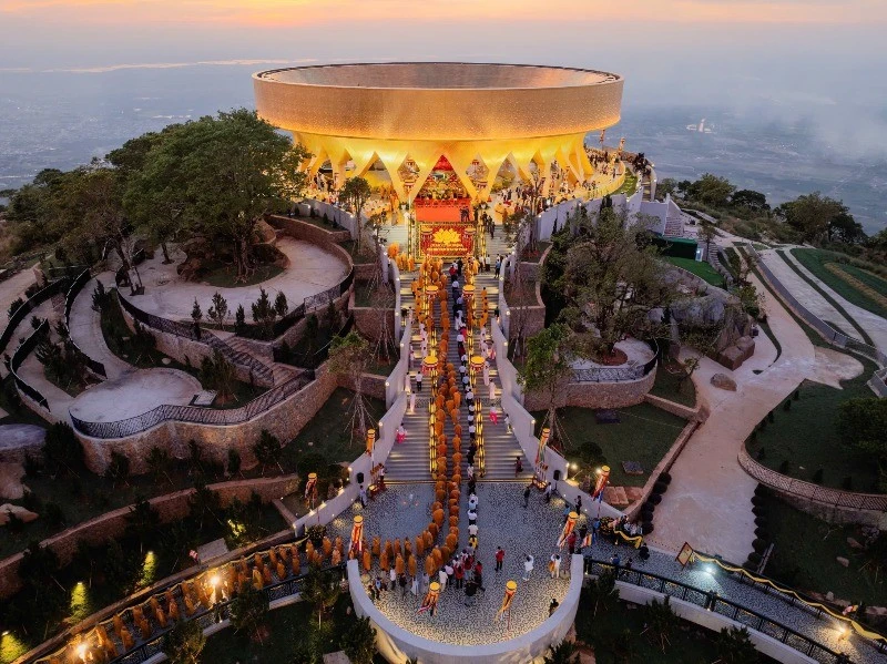 6 ngày Tết, Khu du lịch Núi Bà Đen tiếp tục là điểm đến thu hút khoảng 327.000 lượt khách, tăng 10% so với cùng kỳ.