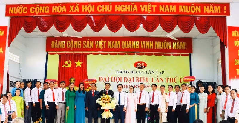 “Ứng dụng nền tảng số-thụ hưởng tiện ích số” là chương trình hành động mang tính đột phá cả nhiệm kỳ của Đảng bộ xã Tân Tập lần thứ I, nhiệm kỳ 2025-2030