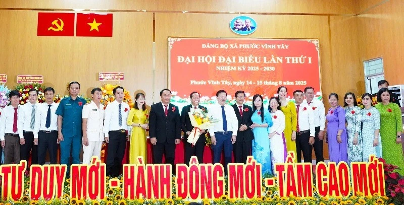 Đảng bộ, chính quyền và Nhân dân địa phương trong việc xây dựng quê hương ngày càng phát triển nhanh, bền vững, văn minh, hiện đại, nghĩa tình