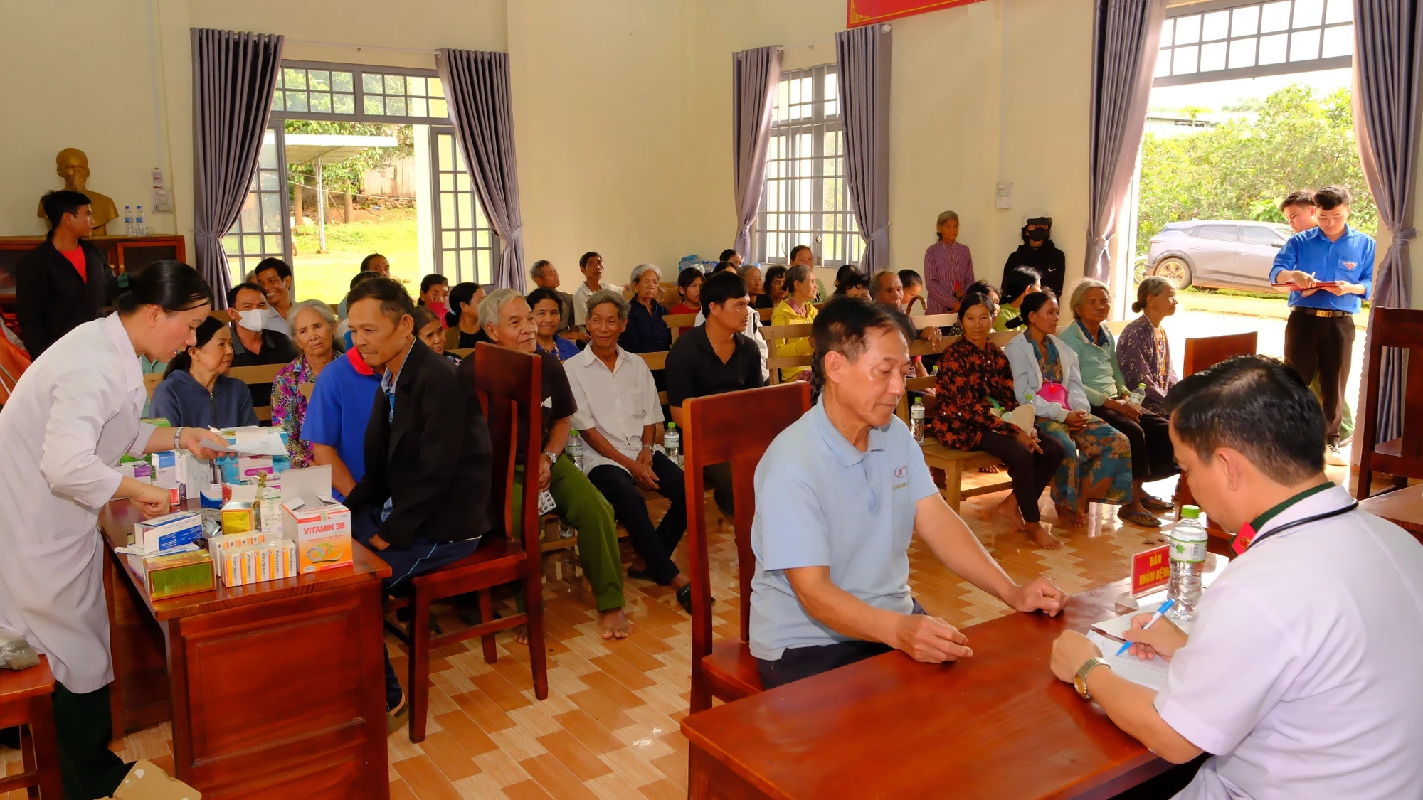 Đội ngũ y, bác sỹ thăm khám miễn phí cho đồng bào dân tộc thiểu số vùng biên giới tỉnh Bình Phước