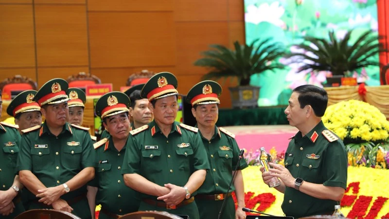 Đại tướng Phan Văn Giang kiểm tra công tác bảo đảm hậu cần trong khu vực hội trường.