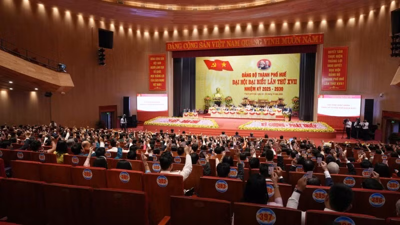 Đại hội đã bầu Ban Chấp hành Đảng bộ thành phố Huế khóa XVII. 