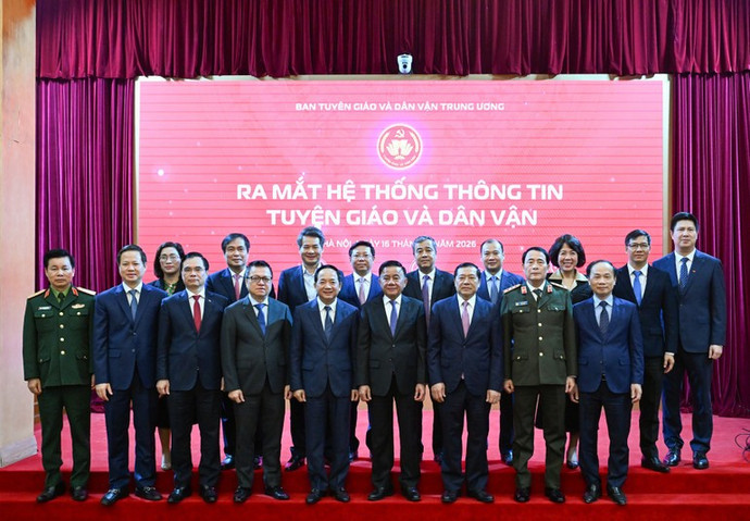 Thường trực Ban Bí thư Trần Cẩm Tú và các đại biểu tại buổi lễ. (Ảnh: DUY LINH)