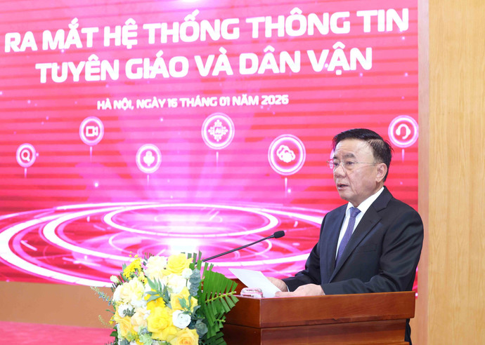 vna-potal-thuong-truc-ban-bi-thu-tran-cam-tu-du-le-ra-mat-ung-dung-cua-nganh-tuyen-giao-va-dan-van-tren-dien-thoai-di-dong-8533210.jpg