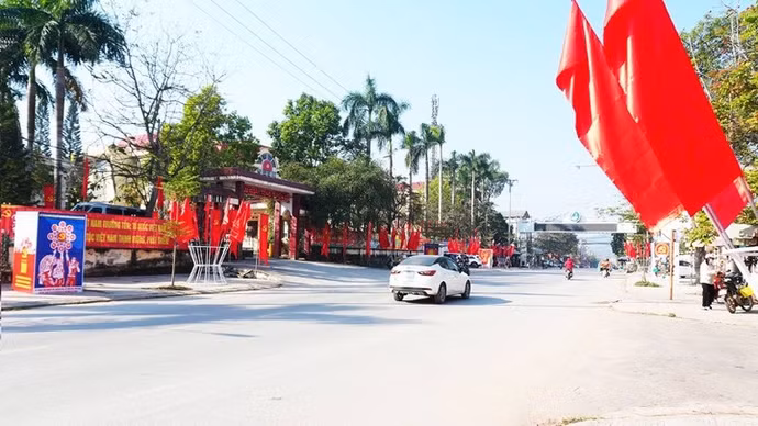 Trung tâm xã Sơn Động công tác trang hoàng chào mừng Đại hội đã hoàn tất.