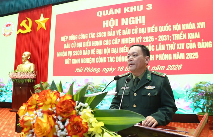 Đại tá Trần Văn Thanh, Phó Chỉ huy trưởng, Tham mưu trưởng Ban Chỉ huy Bộ đội Biên phòng, Bộ Chỉ huy quân sự tỉnh Quảng Ninh phát biểu tại hội nghị.