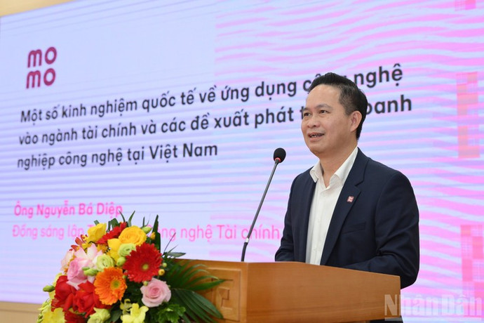Ông Nguyễn Bá Diệp, nhà sáng lập MoMo phát biểu tại hội thảo “Nghị quyết 57-NQ/TW và 68-NQ/TW: Nền tảng để doanh nghiệp tư nhân đột phá phát triển khoa học-công nghệ, đổi mới sáng tạo và chuyển đổi số” do Báo Nhân Dân phối hợp Ban Chính sách, Chiến lược Trung ương tổ chức.