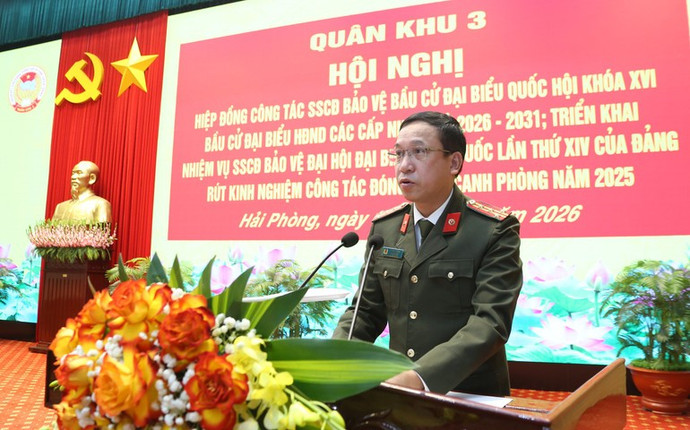 Đại tá Lê Đức Thành, Phó Giám đốc Công an thành phố Hải Phòng phát biểu tại hội nghị.