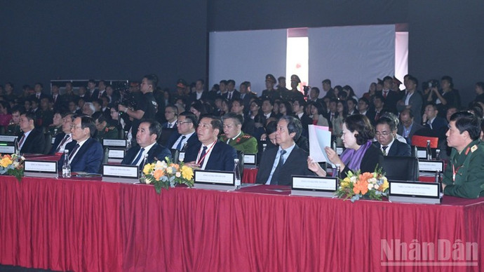 Lãnh đạo các bộ, ngành, cơ quan Trung ương tham dự buổi lễ. (Ảnh: TRẦN HẢI)