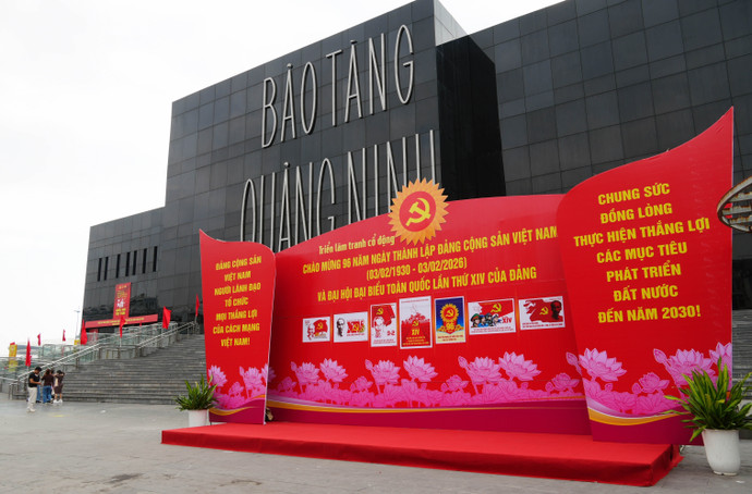 vna-potal-quang-ninh-ruc-ro-co-hoa-chao-mung-dai-hoi-xiv-cua-dang-8535818.jpg