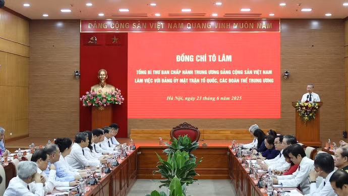 vna-potal-tong-bi-thu-to-lam-lam-viec-voi-dang-uy-mat-tran-to-quoc-cac-doan-the-trung-uong-8107755-8216.jpg