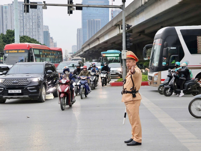 vna-potal-ha-noi-bao-dam-trat-tu-an-toan-giao-thong-phuc-vu-so-duyet-dien-tap-phuong-an-bao-ve-dai-hoi-xiv-cua-dang-8513927.jpg