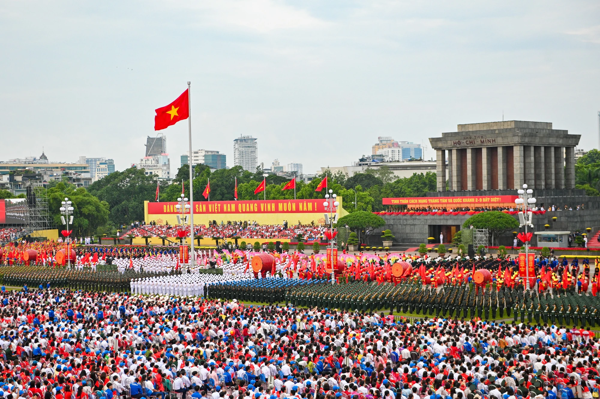 Việt Nam mở rộng cánh cửa hội nhập kinh tế quốc tế. (Ảnh: THẾ ĐẠI)