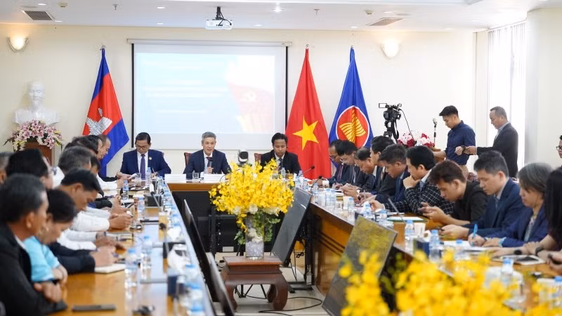 Tọa đàm “Đảng Cộng sản Việt Nam trong kỷ nguyên phát triển mới” do Đại sứ quán Việt Nam tại Campuchia tổ chức ngày 8/1/2026. (Ảnh: ĐINH TRƯỜNG)