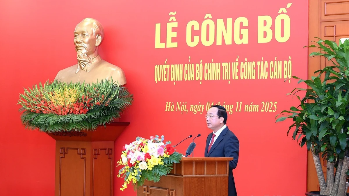 Trưởng Ban Tuyên giáo và Dân vận Trung ương Trịnh Văn Quyết phát biểu nhận nhiệm vụ. (Ảnh: ĐĂNG KHOA)