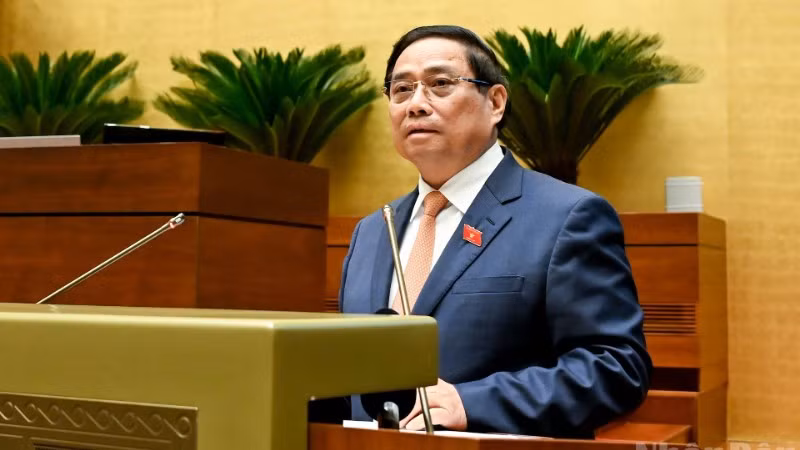 Thủ tướng Chính phủ Phạm Minh Chính trình bày Báo cáo tóm tắt kết quả thực hiện Kế hoạch phát triển kinh tế-xã hội năm 2025 và 5 năm 2021-2025; dự kiến kế hoạch phát triển kinh tế-xã hội năm 2026. (Ảnh: DUY LINH)