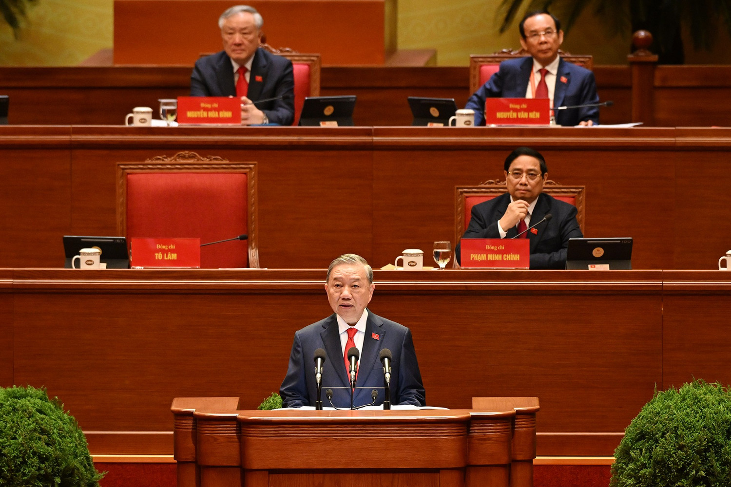 Tổng Bí thư Tô Lâm trình bày Báo cáo của Ban Chấp hành Trung ương Đảng khóa XIII về các văn kiện trình Đại hội XIV của Đảng. dsc-9283.jpg
