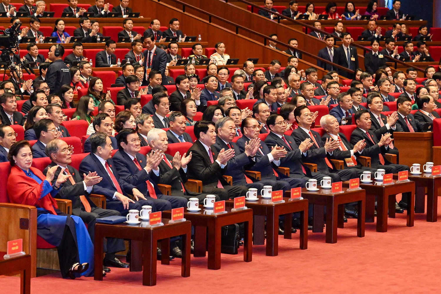 Các đồng chí Lãnh đạo, nguyên Lãnh đạo Đảng, Nhà nước và các đại biểu dự khai mạc Đại hội XIV của Đảng. dsc-8954.jpg