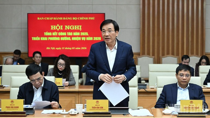 Phó Bí thư Đảng ủy Chính phủ, Bộ trưởng, Chủ nhiệm Văn phòng Chính phủ Trần Văn Sơn phát biểu ý kiến tại hội nghị. (Ảnh: TRẦN HẢI)