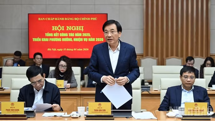 Phó Bí thư Đảng ủy Chính phủ, Bộ trưởng, Chủ nhiệm Văn phòng Chính phủ Trần Văn Sơn phát biểu ý kiến tại hội nghị. (Ảnh: TRẦN HẢI)