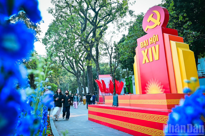 Thủ đô Hà Nội rực rỡ chào đón sự kiện chính trị có ý nghĩa đặc biệt quan trọng.