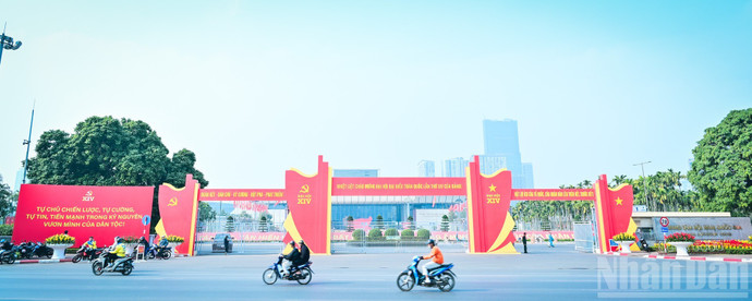 Cổng chào được thiết kế trang trọng tại Trung tâm Hội nghị Quốc gia.