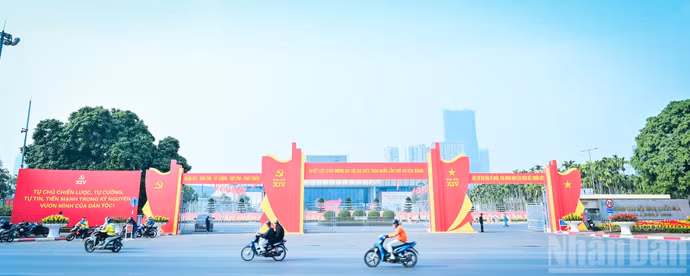 Cổng chào được thiết kế trang trọng tại Trung tâm Hội nghị Quốc gia.