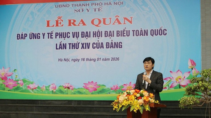 Giám đốc Sở Y tế Hà Nội Nguyễn Trọng Diện phát biểu ý kiến tại lễ ra quân.