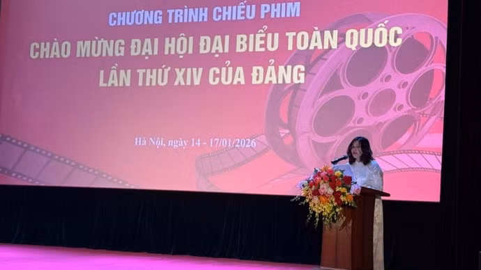 Viện trưởng Viện Phim Việt Nam Lê Thị Hà phát biểu khai mạc.