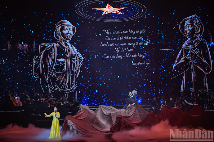 Phần kết là bản hòa ca của niềm tin và khát vọng trong kỷ nguyên phát triển mới, thể hiện quyết tâm của toàn Đảng, toàn dân, toàn quân hướng tới mục tiêu xây dựng Việt Nam hùng cường, thịnh vượng, sánh vai cùng các quốc gia trên thế giới.