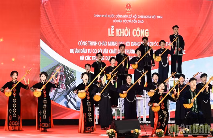 Một tiết mục văn nghệ đặc sắc được biểu diễn tại buổi lễ. (Ảnh: Trần Hải)
