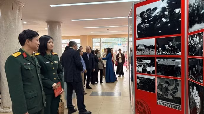 Đông đảo khán giả đến dự lễ khai mạc và xem phim của chương trình tại rạp Ngọc Khánh.