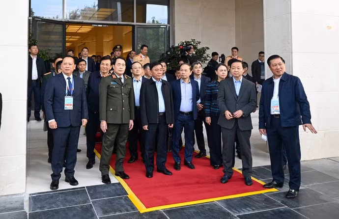 Thường trực Ban Bí thư kiểm tra các điều kiện bảo đảm công tác phục vụ Đại hội. (Ảnh: DUY LINH)