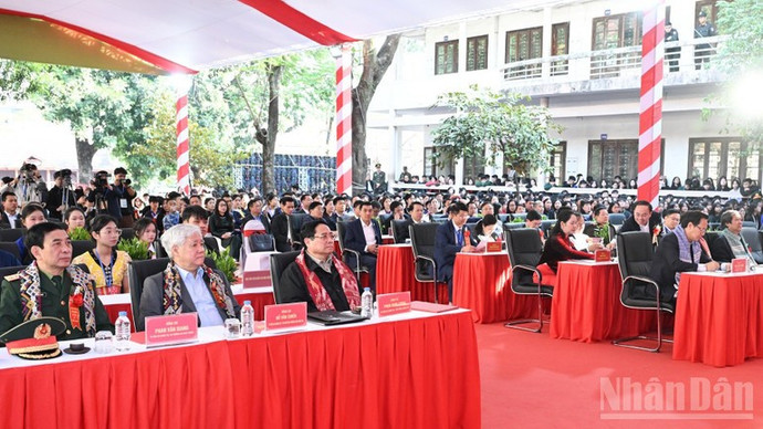 Thủ tướng Chính phủ Phạm Minh Chính, các đồng chí lãnh đạo, đại biểu tham lễ khởi công. (Ảnh: Trần Hải)