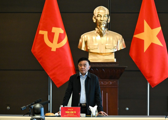 Thường trực Ban Bí thư Trần Cẩm Tú phát biểu kết luận tại buổi làm việc với các cơ quan sau khi kết thúc buổi sơ duyệt. (Ảnh: DUY LINH)