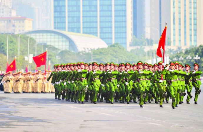 Các đơn vị của Công an thành phố Hà Nội tham gia diễu hành tại Lễ xuất quân và diễn tập phương án bảo đảm an ninh, trật tự Đại hội đại biểu toàn quốc lần thứ XIV của Đảng. (Ảnh THẾ ĐẠI)