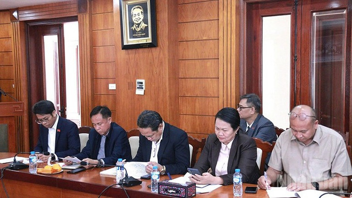 Các đại biểu, phóng viên Lào tham dự buổi họp báo. (Ảnh: DUY TOÀN)